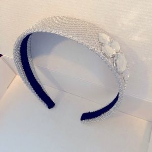 Stunning Metallic Silver headband featuring a Diamond Design and Gem Crystals